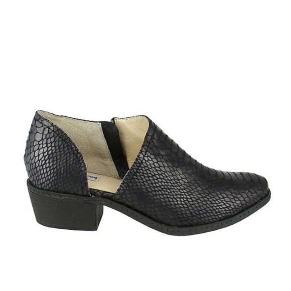 Not Rated Black Snake-Embossed Jasper Cut Out Boot Women’s Size 6 - Picture 2 of 6